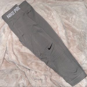 Nike Pro Capri workout leggings